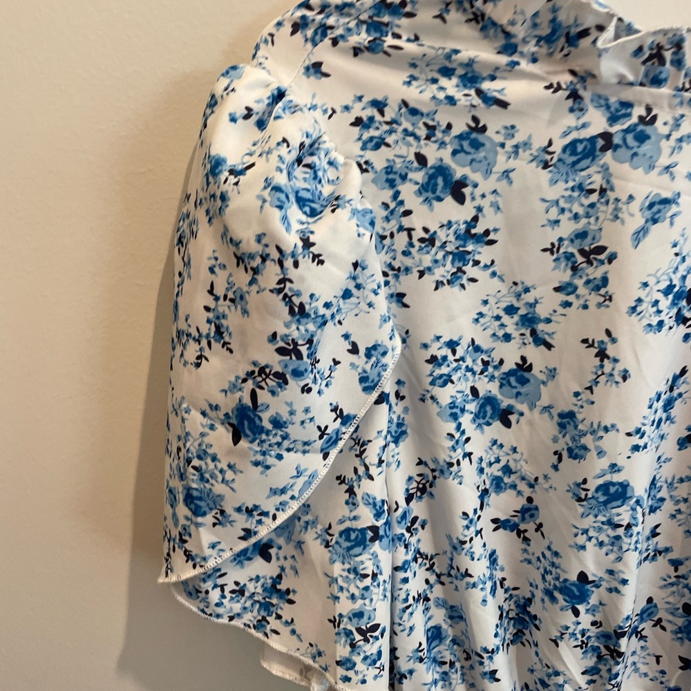 SHEIN Blue Floral Ruffle Top - Picture 3 of 9